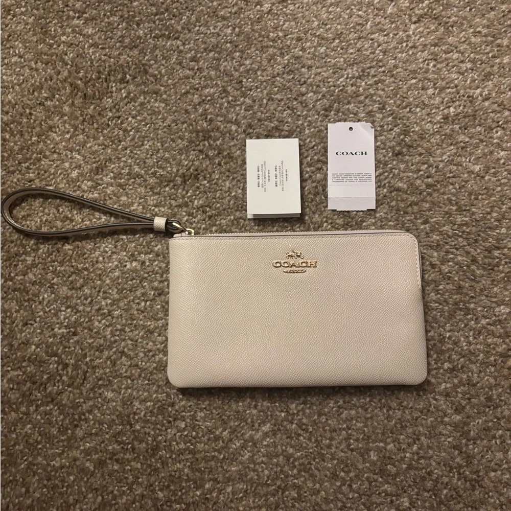 NWT Large Coach Wristlet - Picture 2 of 6